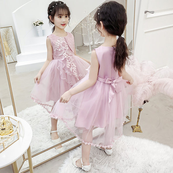 Elegantne tülli ja pitsiga lastekleit