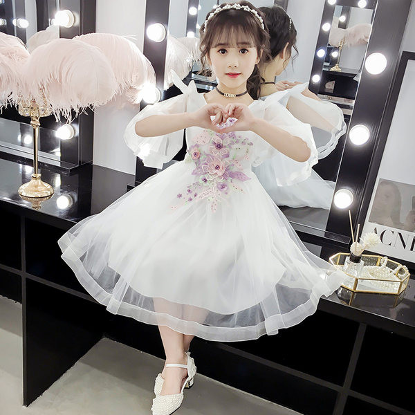 Moodne 3D elemendiga laste hülgekleit