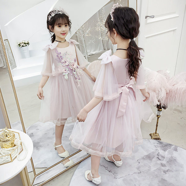 Moodne 3D elemendiga laste hülgekleit