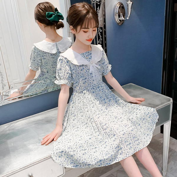 Lillemustri ja kraega väljalõigatud mudelkleit tüdrukutele