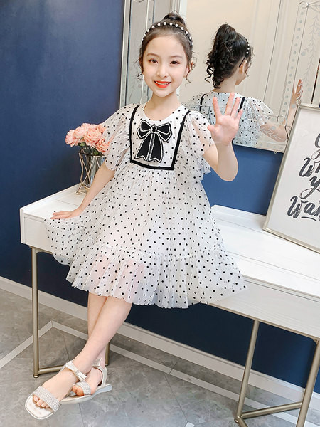 Rövid ujjú, pöttyös gyerekruha