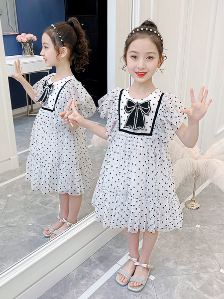 Rövid ujjú, pöttyös gyerekruha