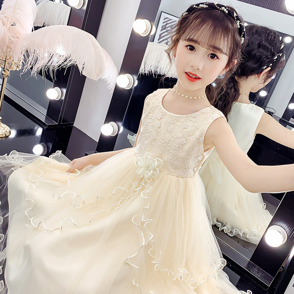 Gyerekruha csipkével és tülllel