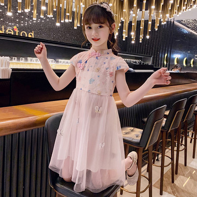 Új modell ruha lányoknak hímzéssel