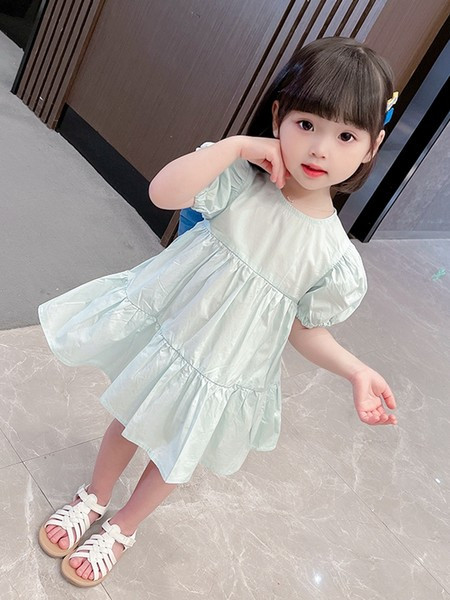 Gyerekruha gombokkal és szalaggal