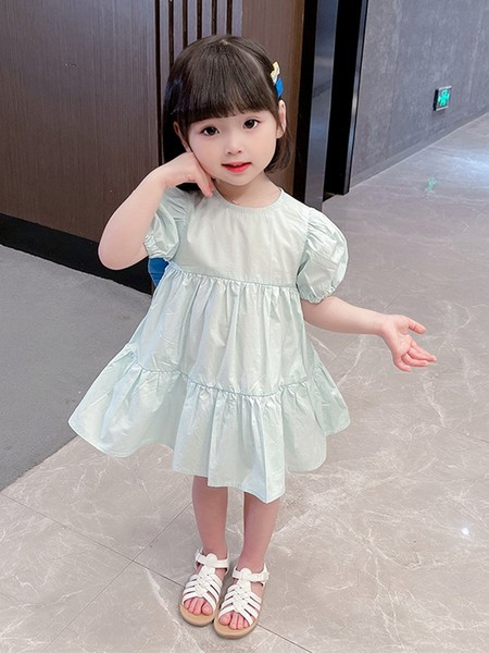 Gyerekruha gombokkal és szalaggal