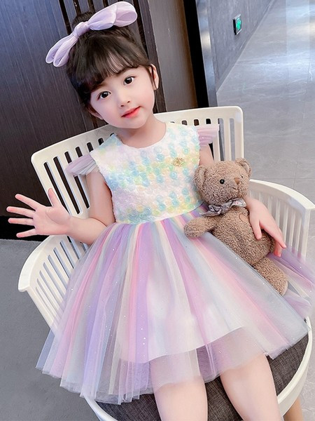 Színes gyerekruha tüll és ovális nyakkivágással