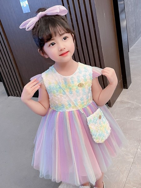 Színes gyerekruha tüll és ovális nyakkivágással