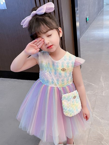 Színes gyerekruha tüll és ovális nyakkivágással