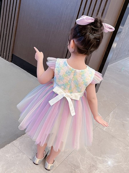 Színes gyerekruha tüll és ovális nyakkivágással