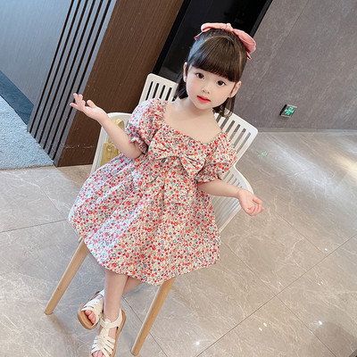 Modern gyerekruha szalaggal és szögletes nyakkivágással