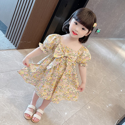 Modern gyerekruha szalaggal és szögletes nyakkivágással