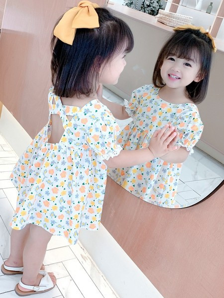 Új modell virágmintás, keresztpántos gyerekruha