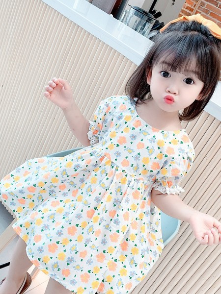 Új modell virágmintás, keresztpántos gyerekruha