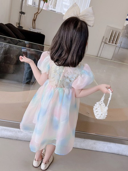 Рокля с къс ръкав за момичета с преливащи се цветове