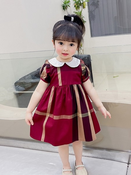 Gyermek szabású ruha rövid ujjal