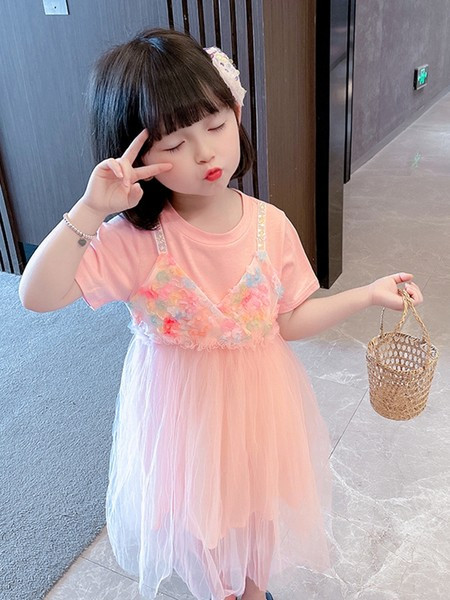 Uue mudeli tülli ja lühikeste varrukatega kleit