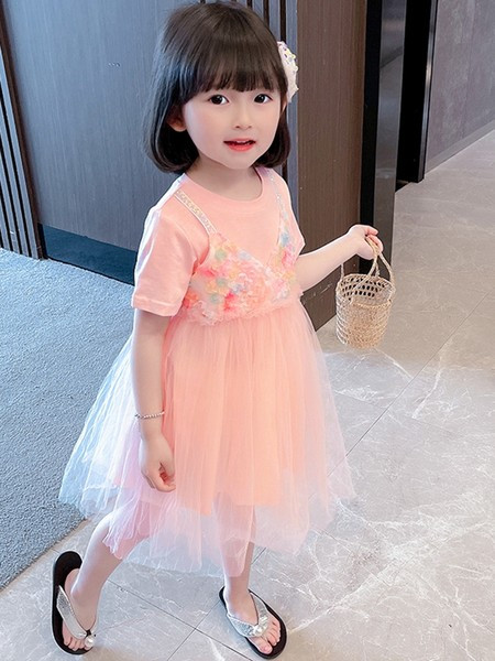 Uue mudeli tülli ja lühikeste varrukatega kleit