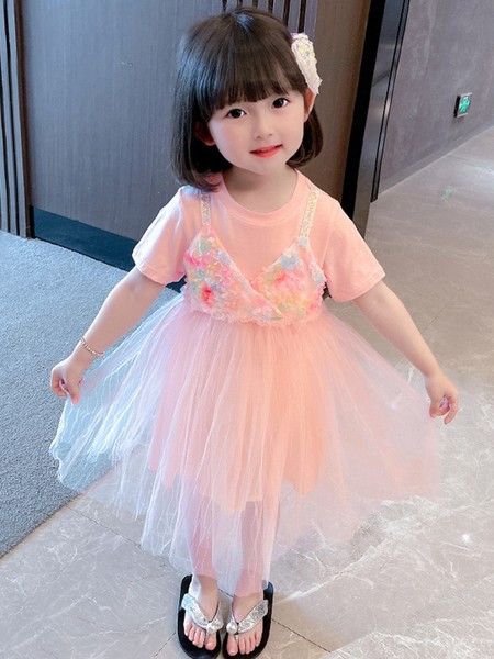 Uue mudeli tülli ja lühikeste varrukatega kleit