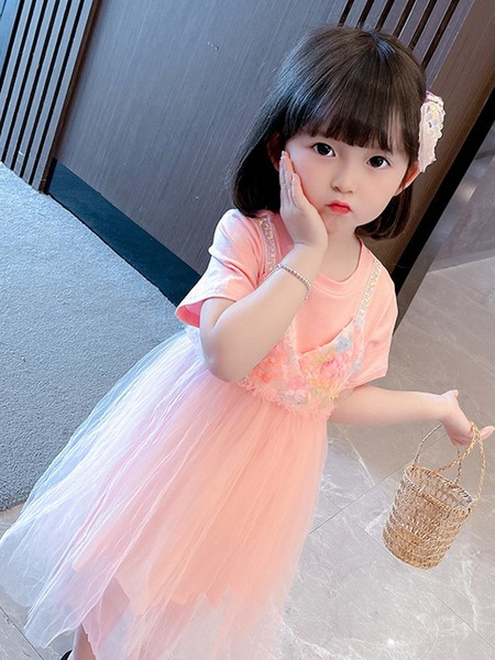 Uue mudeli tülli ja lühikeste varrukatega kleit