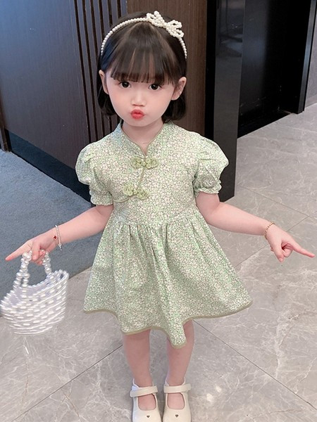 Moodne lühikeste varrukatega lastekleit - sobib suveks