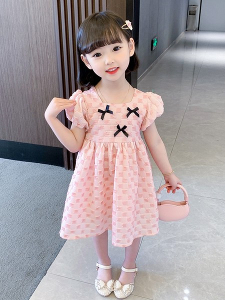 Stiilne paeltega lastekleit