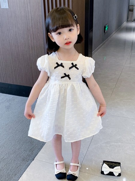 Stiilne paeltega lastekleit