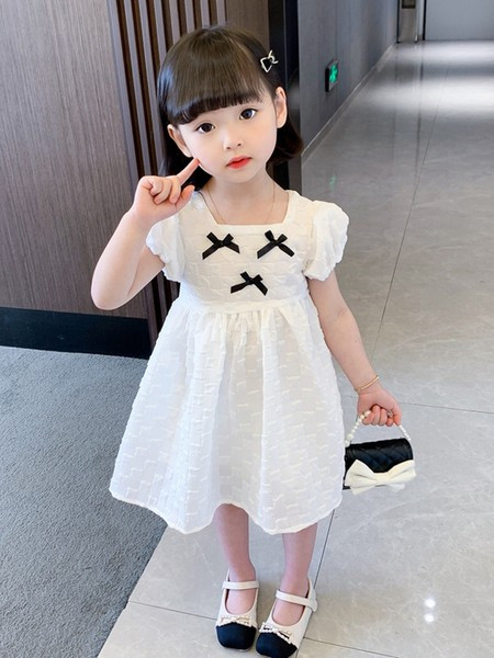 Stiilne paeltega lastekleit