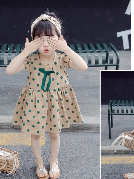 Lezser gyerekruha pöttyökkel és fürtökkel