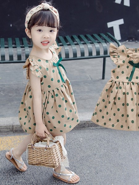 Lezser gyerekruha pöttyökkel és fürtökkel