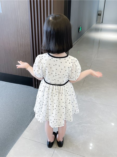 Детска лятна рокля с джобове и панделки