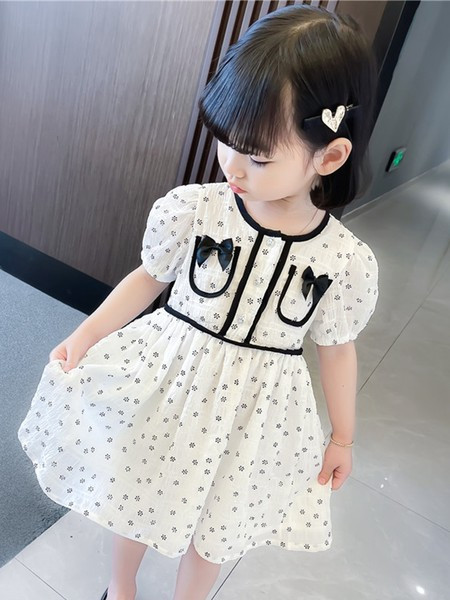 Детска лятна рокля с джобове и панделки