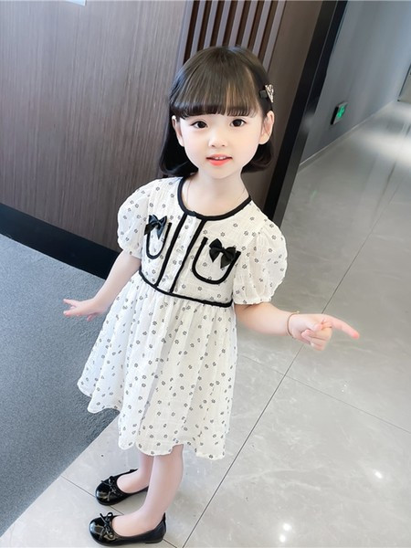 Детска лятна рокля с джобове и панделки