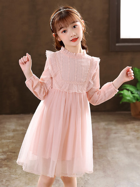 Детска пролетна рокля с бродерия и дълъг ръкав