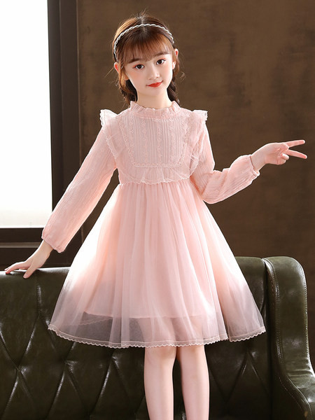 Детска пролетна рокля с бродерия и дълъг ръкав