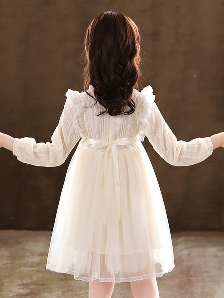 Детска пролетна рокля с бродерия и дълъг ръкав