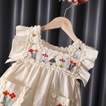 Модерна детска рокля с къдри и бродерия