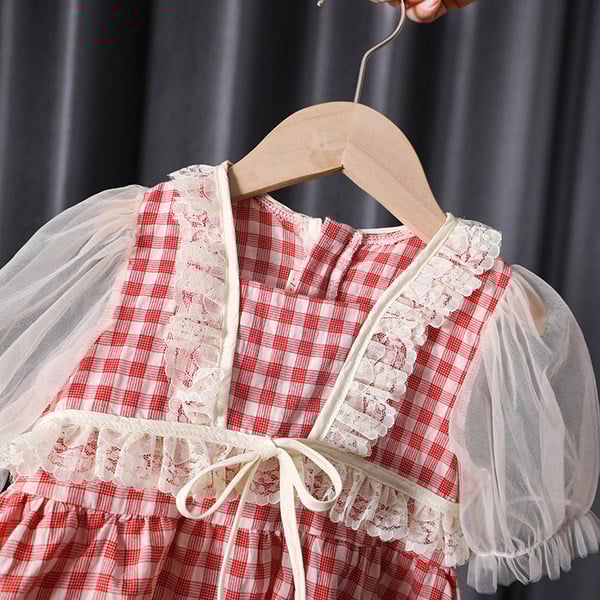 Laste ruuduline lühikeste varrukatega kleit