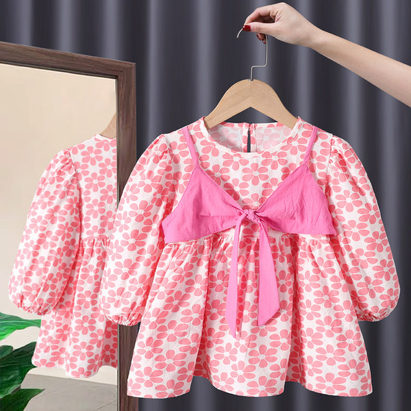 Új modell gyerekruha lányoknak virágokkal és szalaggal