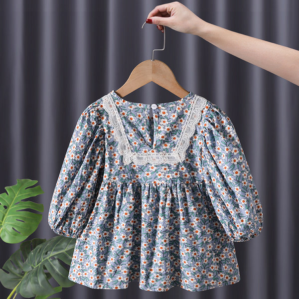 Modern, hosszú ujjú gyerekruha virágos motívumokkal