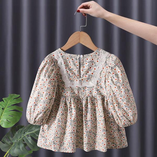 Modern, hosszú ujjú gyerekruha virágos motívumokkal