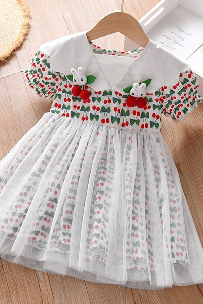 Gyermek ruha modell, tüll és rövid ujjú