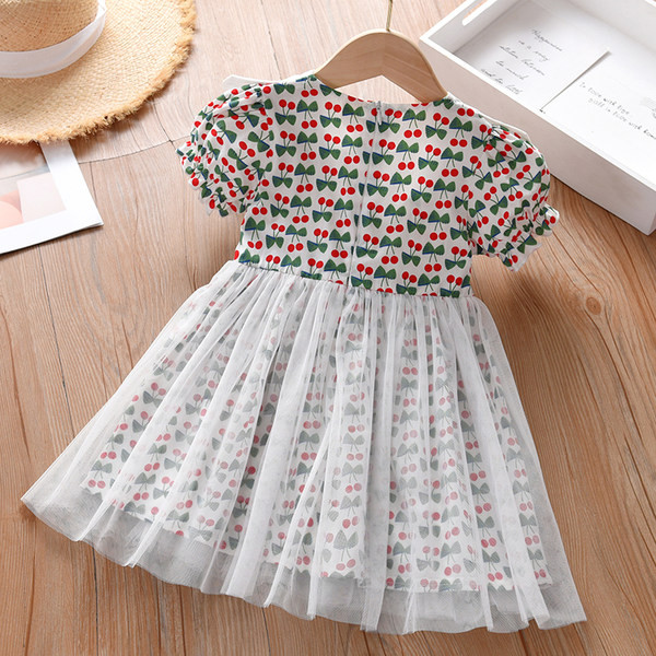 Gyermek ruha modell, tüll és rövid ujjú