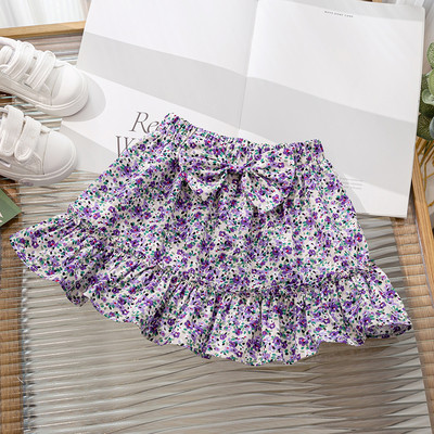 Rövid nyári szoknya szalaggal - vágott modell