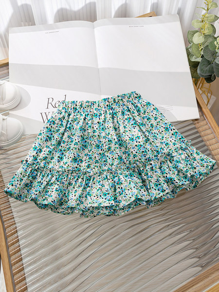 Rövid nyári szoknya szalaggal - vágott modell