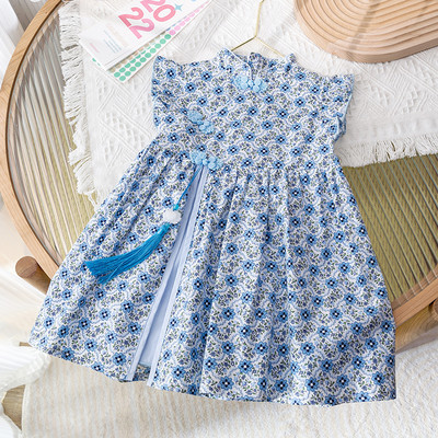 Suvine lillemustriga lastekleit