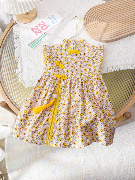 Suvine lillemustriga lastekleit