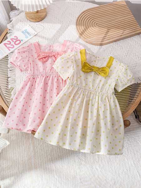 Модерна детска рокля на точки с панделка