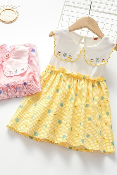 Dječja haljina s ovalnim izrezom i vezom