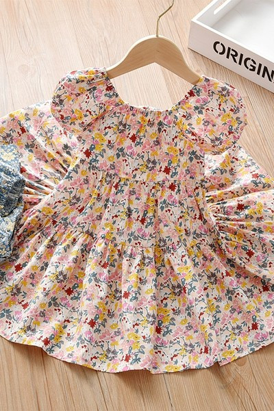 Dječja haljina s kratkim rukavima i cvjetnim motivima